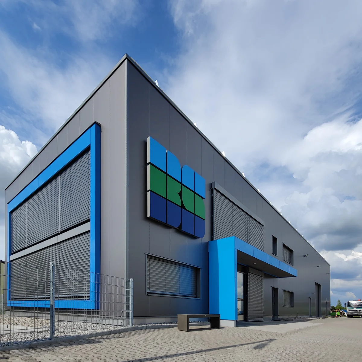 Neubau eines Betriebshofes mit Bürogebäude und Lagerhalle - Bauschutz GmbH & Co. KG
