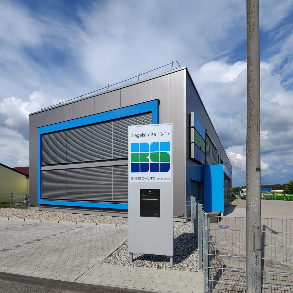 Neubau eines Betriebshofes mit Bürogebäude und Lagerhalle - Bauschutz GmbH & Co. KG