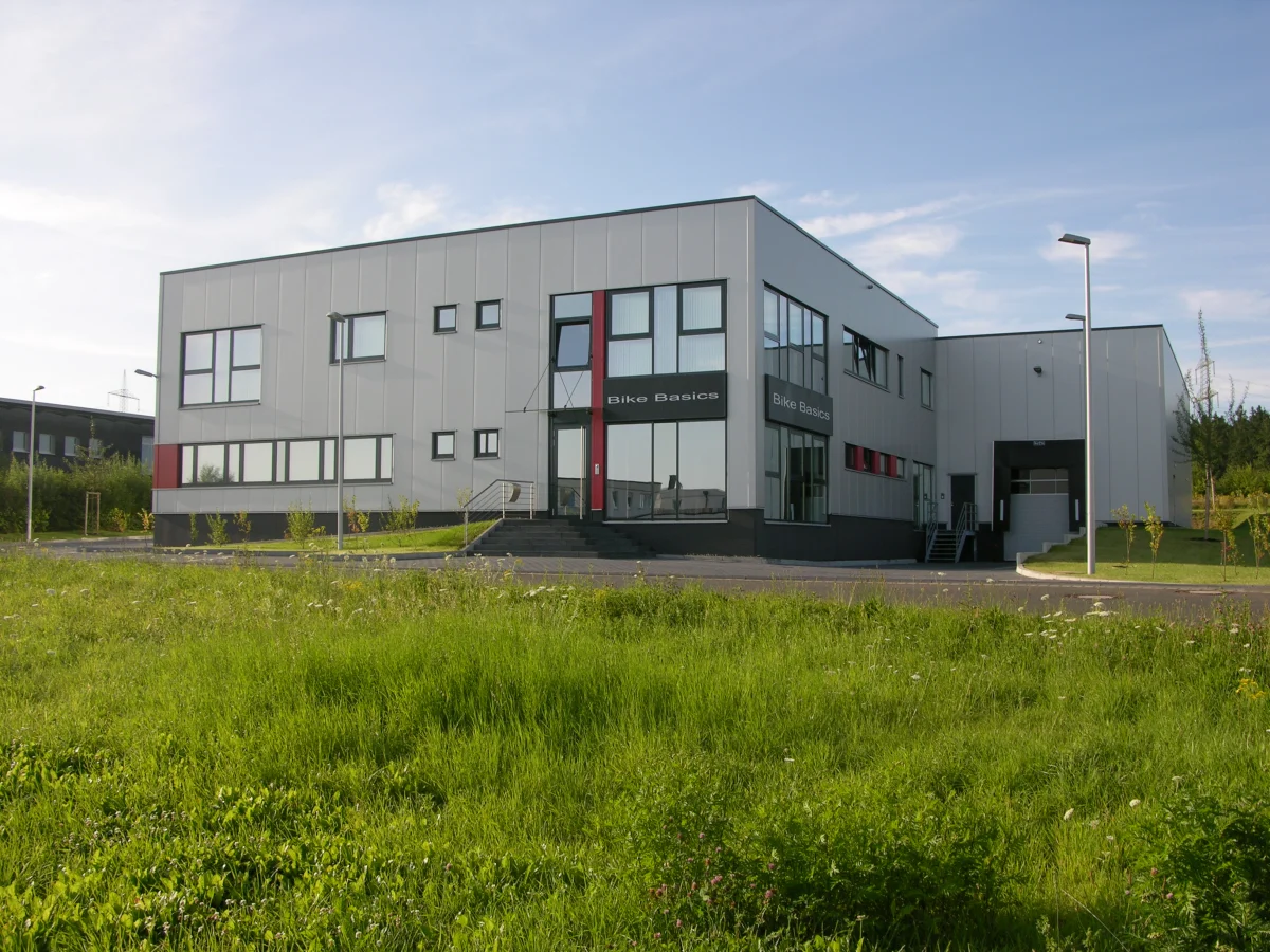 Neubau eines Verwaltungsgebäudes mit Produktionshalle - BikeBasics GmbH