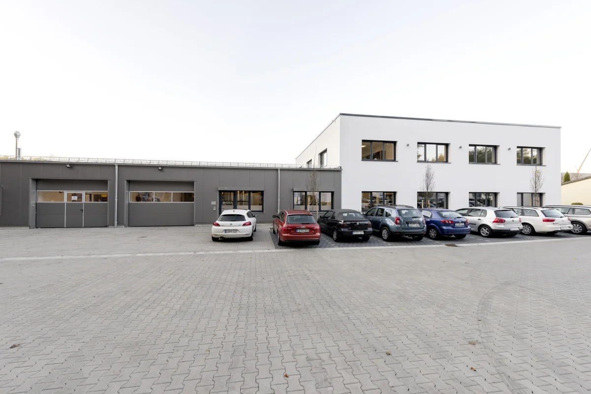 Büro- & Produktion Gebäude - Brett Einrichtung GmbH