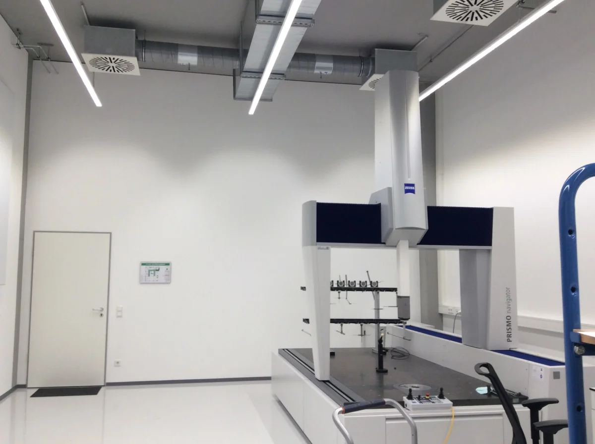 Produktionshalle mit Verwaltung - Carl Zeiss QEC GmbH