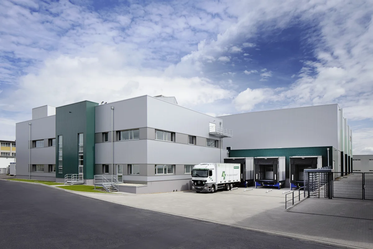 Gebäudekomplex aus Lagerung, Kommissionierung, Produktion und Verwaltung - Finzelberg GmbH & Co. KG