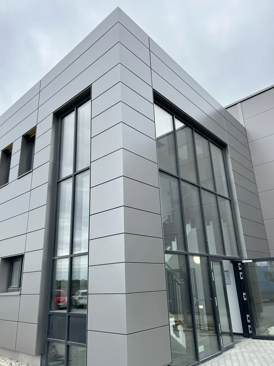 Erweiterung einer Produktionshalle mit Büro- und Sozialflächen - FS Metalltechnik GmbH & Co. KG