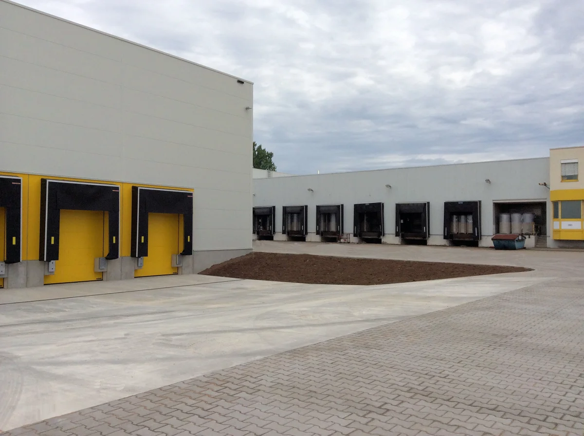Effiziente Lagerhalle für Haustechnik - GBV Humplmair GmbH