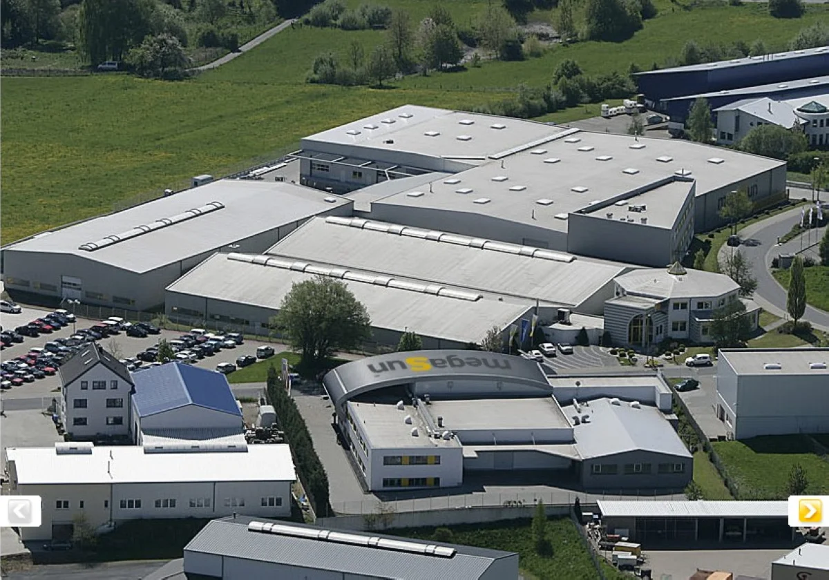 Lagerhalle mit Kleinteilelager - KBL Solarien AG