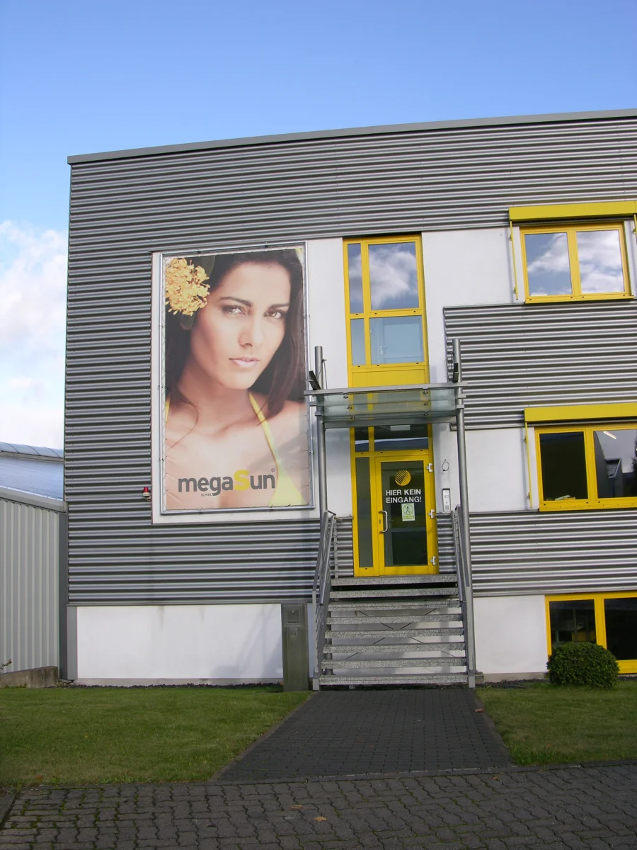 Lagerhalle mit Kleinteilelager - KBL Solarien AG