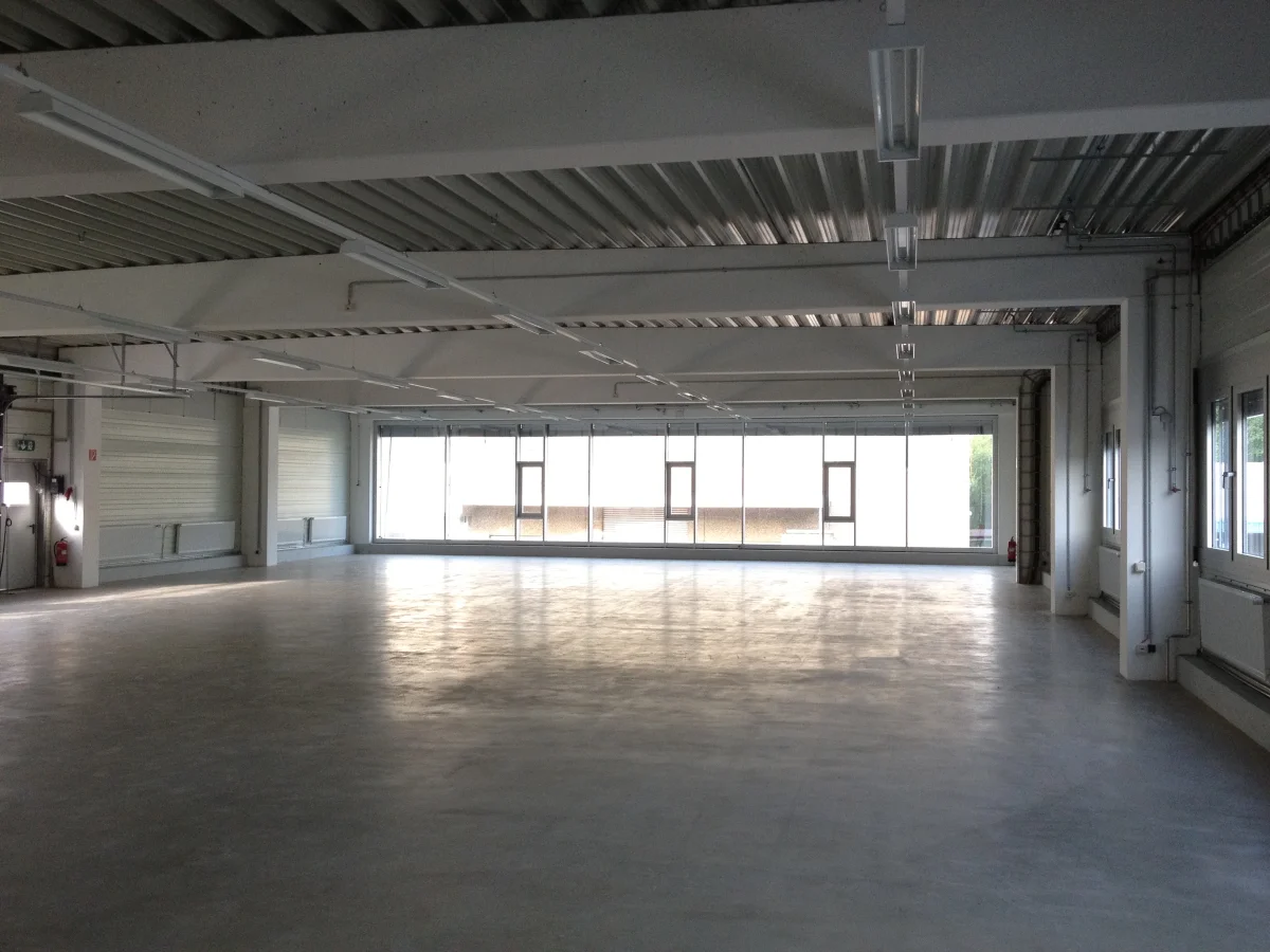 Gewerbehalle mit Bürogebäude - Kürten & Lechner Druck GmbH