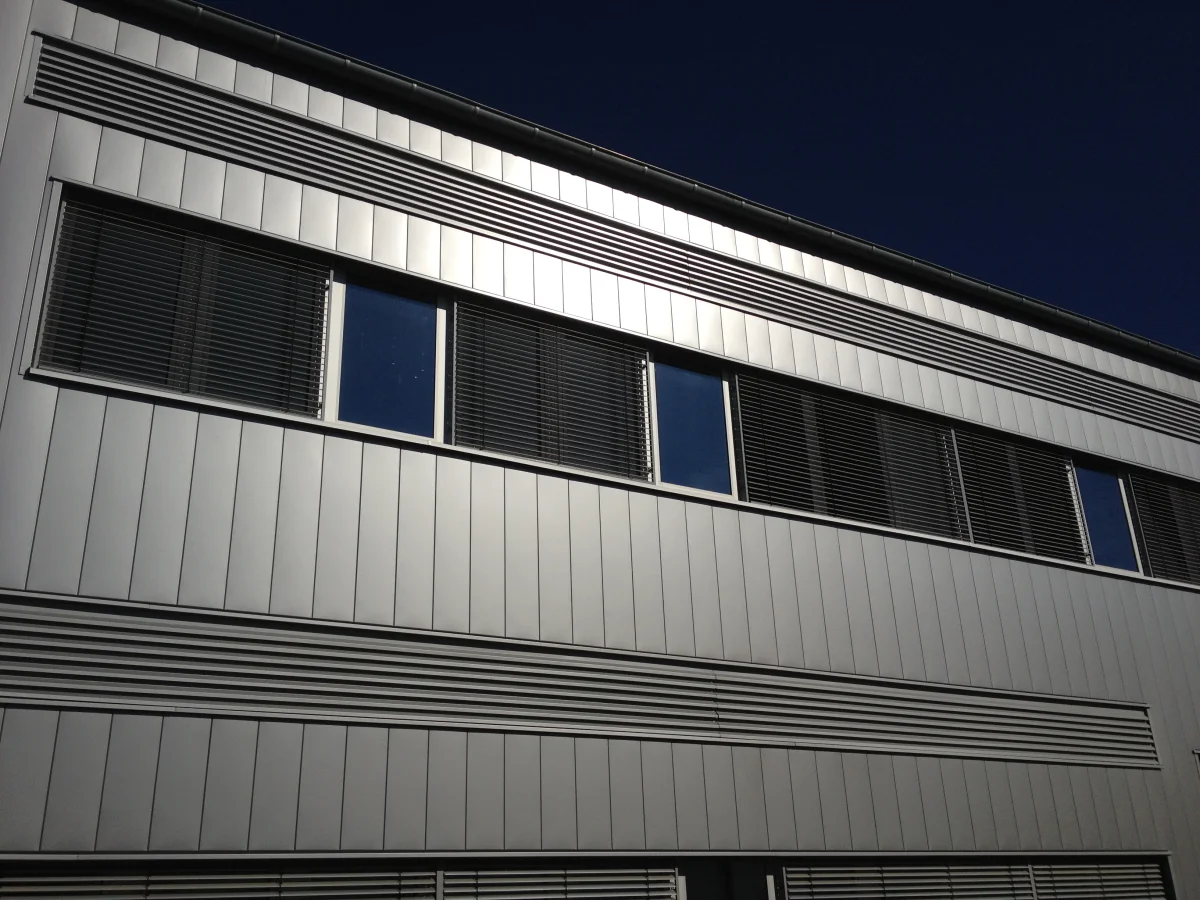 Gewerbehalle mit Bürogebäude - Kürten & Lechner Druck GmbH