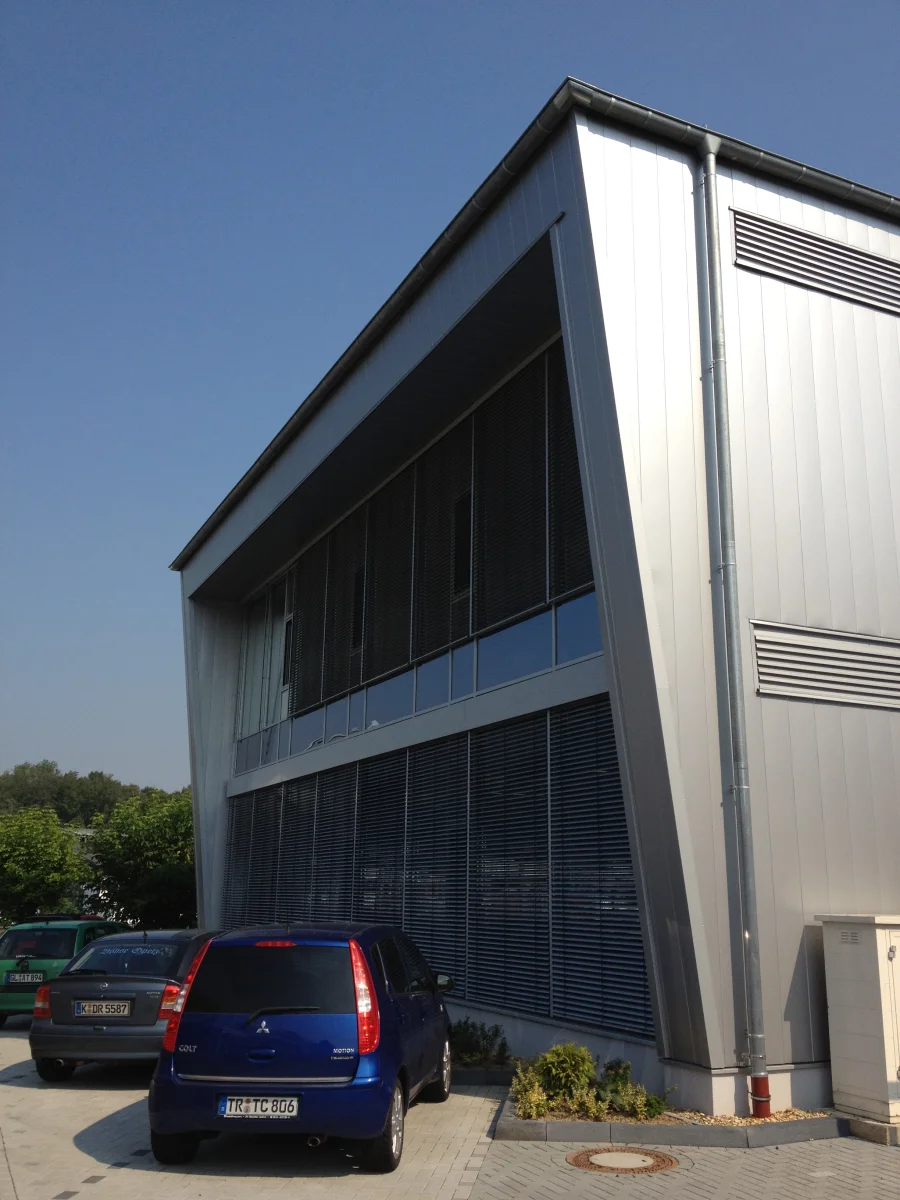 Gewerbehalle mit Bürogebäude - Kürten & Lechner Druck GmbH