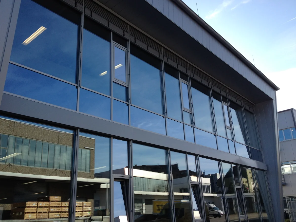 Gewerbehalle mit Bürogebäude - Kürten & Lechner Druck GmbH