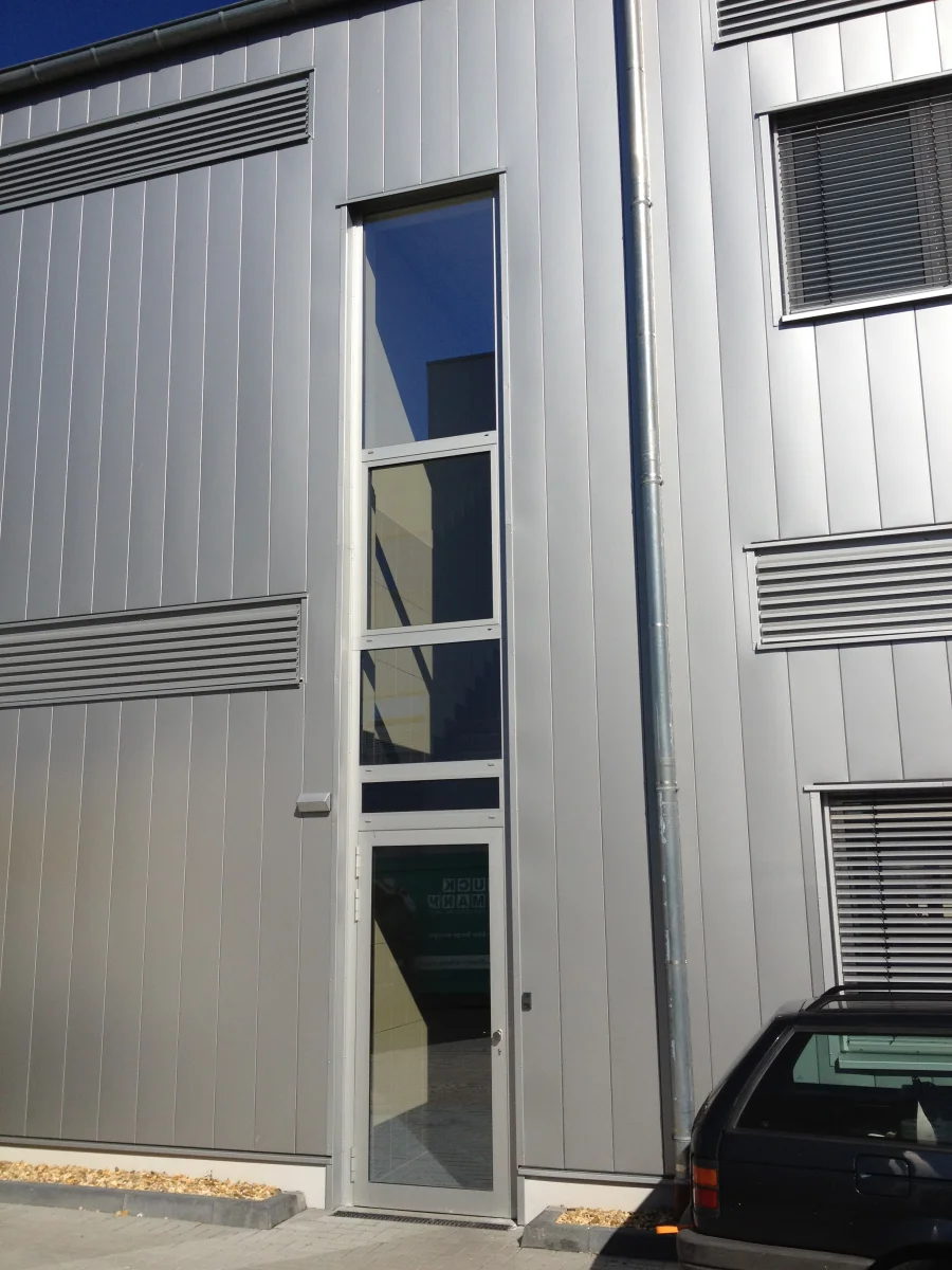 Gewerbehalle mit Bürogebäude - Kürten & Lechner Druck GmbH