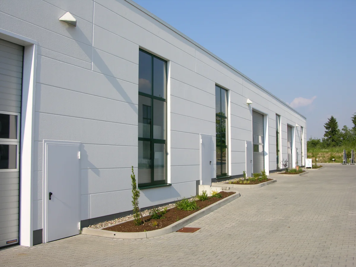 Zwei Bürogebäude mit Lagerhalle - Kurtsiefer Immobilien GmbH