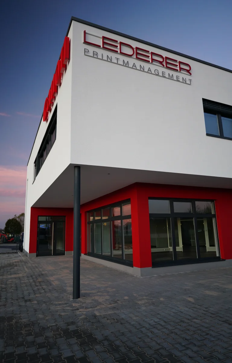 Gewerbebau mit Büro & Lagerhalle - Lederer GmbH