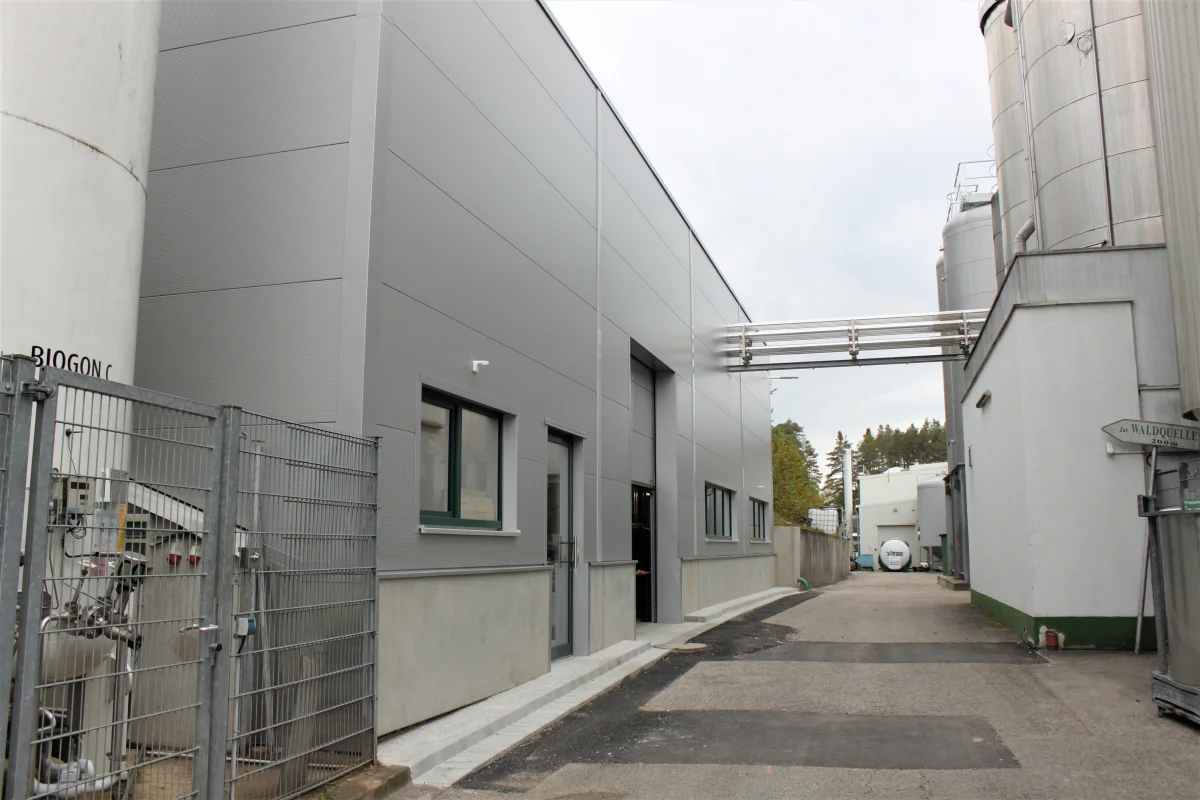 Neubau einer Kühlhalle mit angrenzender Überdachung - Pyraser Landbrauerei GmbH & Co. KG