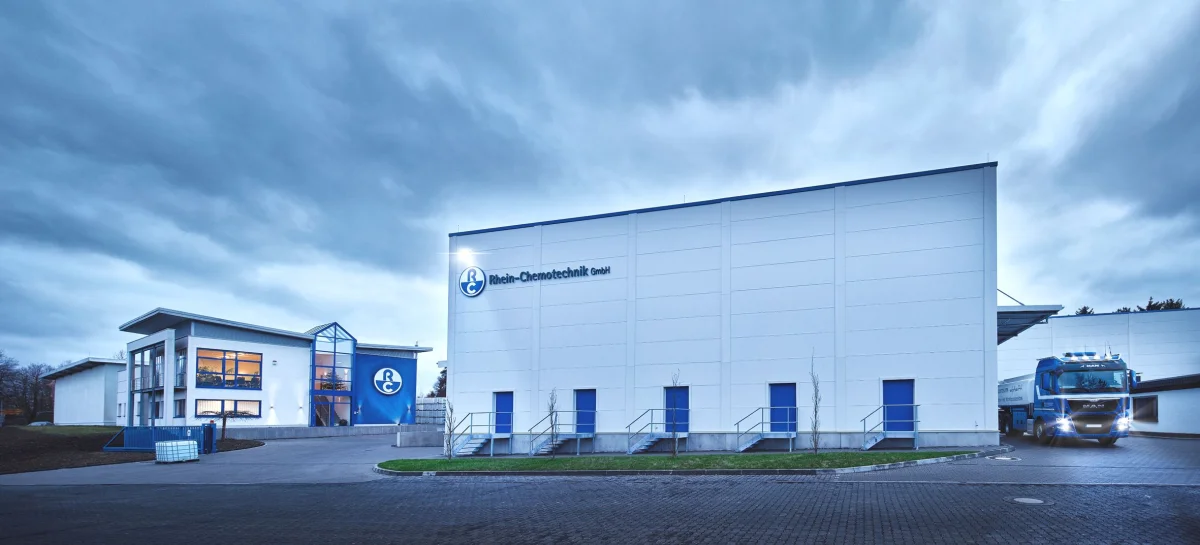 Lagerhalle mit Büro & Gefahrstofflager - Rhein-Chemotechnik GmbH
