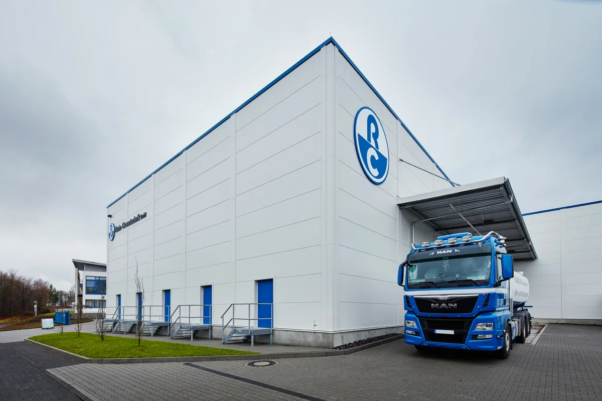 Lagerhalle mit Büro & Gefahrstofflager - Rhein-Chemotechnik GmbH