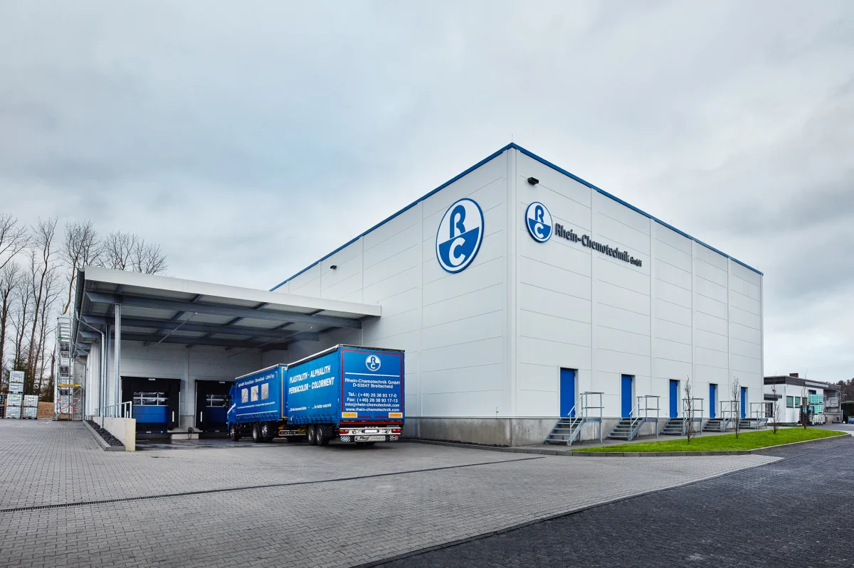 Lagerhalle mit Büro & Gefahrstofflager - Rhein-Chemotechnik GmbH