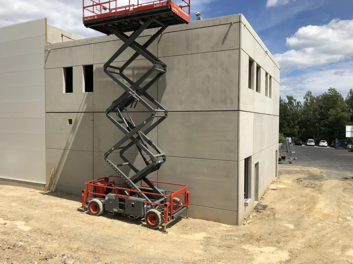 Lagerhalle mit Büro & Gefahrstofflager - Rhein-Chemotechnik GmbH