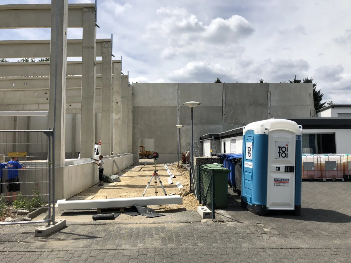 Lagerhalle mit Büro & Gefahrstofflager - Rhein-Chemotechnik GmbH