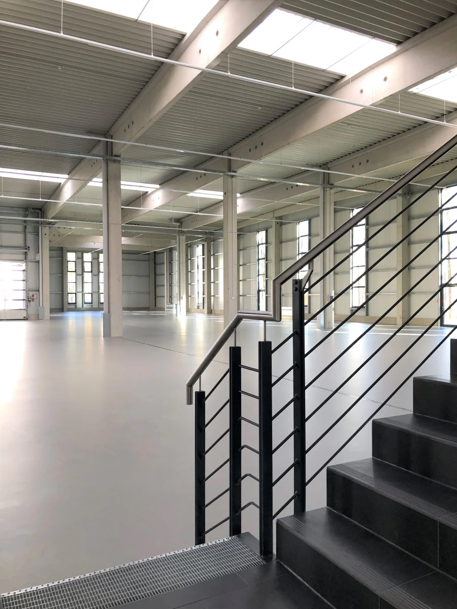 Produktion- und Lagerhalle mit Büro- und Sozialräumen - S+S Holding GmbH