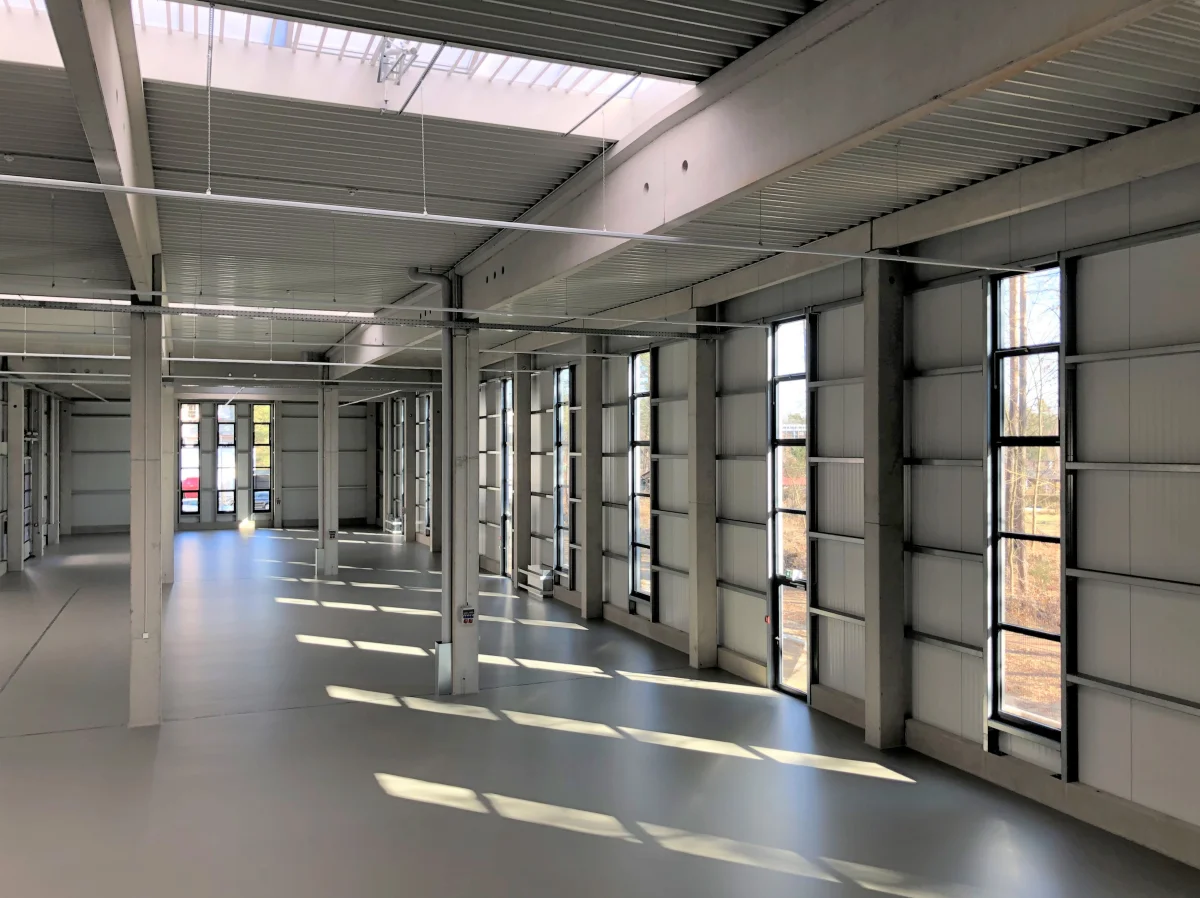 Produktion- und Lagerhalle mit Büro- und Sozialräumen - S+S Holding GmbH