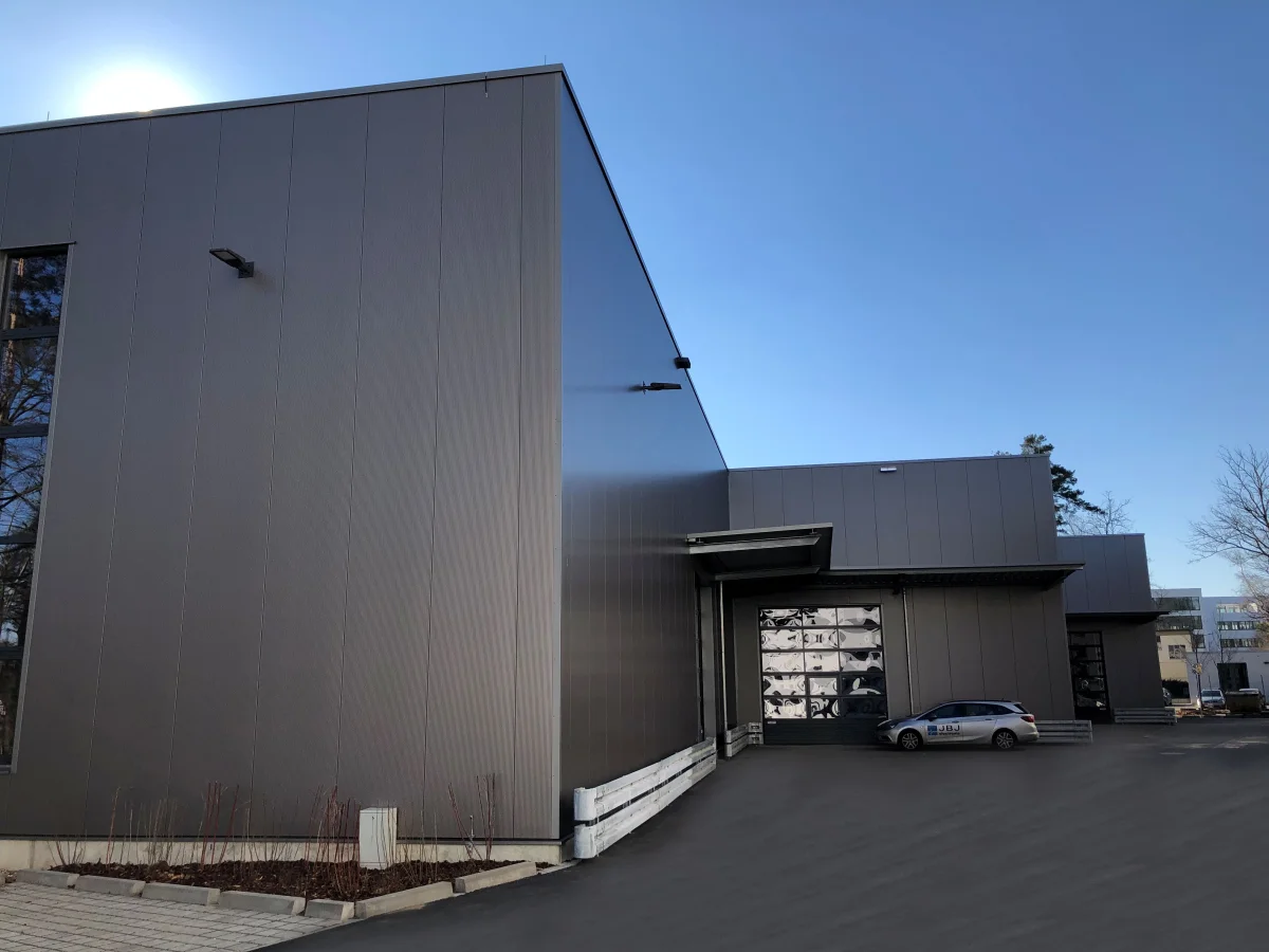 Produktion- und Lagerhalle mit Büro- und Sozialräumen - S+S Holding GmbH