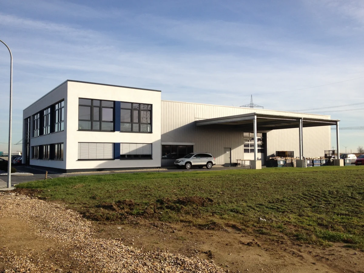 Bürogebäude mit Produktions- & Lagerhalle - Schoeller & Stanzwerk GmbH & Co. KG