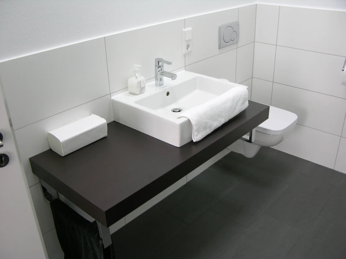 Bürogebäude mit Produktions- & Lagerhalle - Schoeller & Stanzwerk GmbH & Co. KG